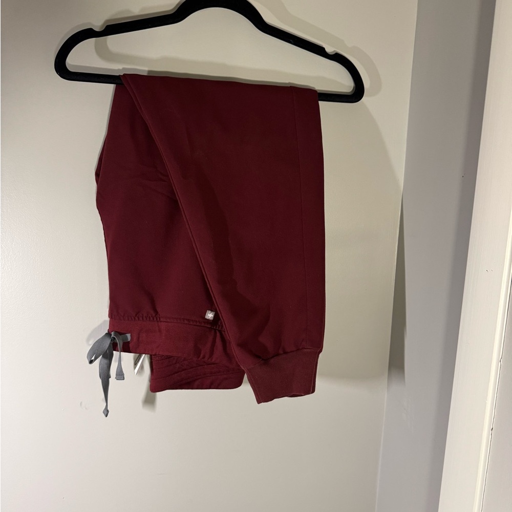 Burgundy Zamora™ - Petite Jogger Scrub Pants